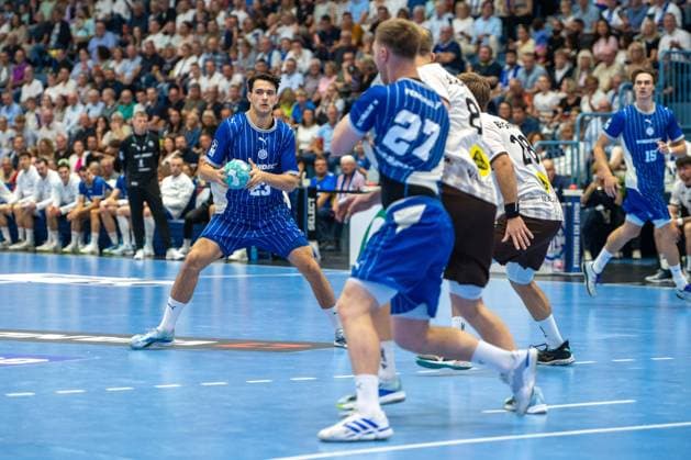 Nicola Roganovic, Rueckraum, (VfL Gummersbach 23), Kristjan Horžen, Kreislaeufer, (VfL Gummersbach 27), VfL Gummersbach vs. Bergischer Handball Club 06, Opel Handball Bundesliga, Herren , 6. Spieltag, 27.09.2026 Gummersbach NRW Deutschland