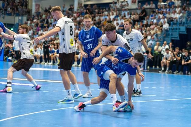 Kristjan Horžen, Kreislaeufer, (VfL Gummersbach 27), Kay Smits, Rueckraum, (VfL Gummersbach 31),Nico Schoettle, Rueckraum (Bergischer Handball-Club 06 8),VfL Gummersbach vs. Bergischer Handball Club 06, Opel Handball Bundesliga, Herren , 6. Spieltag, 27.09.2026 Gummersbach NRW Deutschland