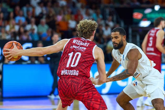 Calvin Wishart (Wuerzburg Baskets, 10), Marvin Heckel (ratiopharm ulm, 47) GER, Ratiopharm Ulm vs. Wuerzburg Baskets, Basketball, 1. Bundesliga, 3. Spieltag, Spielzeit 2026 2027, 27.09.2026 GER, Ratiopharm Ulm vs. Wuerzburg Baskets, Basketball, 1. Bundesliga, 3. Spieltag, Spielzeit 2026 2027, 27.09.2026 Neu-Ulm Copyright: xEibner-Pressefoto GeraldxOelze-dexStoppanyx EP_ODS