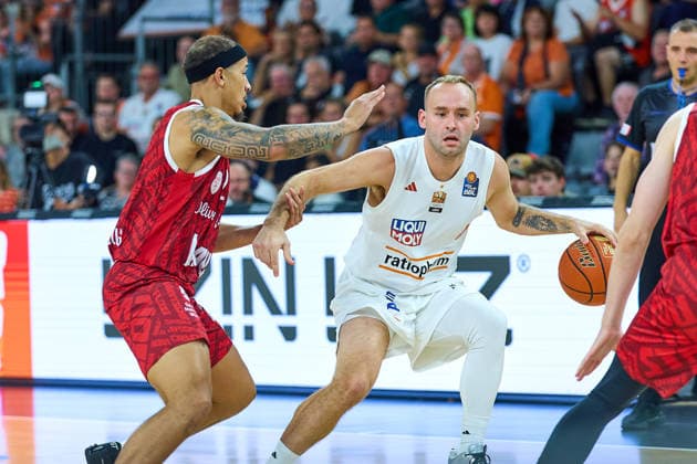 Max Jones (Wuerzburg Baskets, 02), Devin Schmidt (ratiopharm ulm, 08) GER, Ratiopharm Ulm vs. Wuerzburg Baskets, Basketball, 1. Bundesliga, 3. Spieltag, Spielzeit 2026 2027, 27.09.2026 GER, Ratiopharm Ulm vs. Wuerzburg Baskets, Basketball, 1. Bundesliga, 3. Spieltag, Spielzeit 2026 2027, 27.09.2026 Neu-Ulm Copyright: xEibner-Pressefoto GeraldxOelze-dexStoppanyx EP_ODS