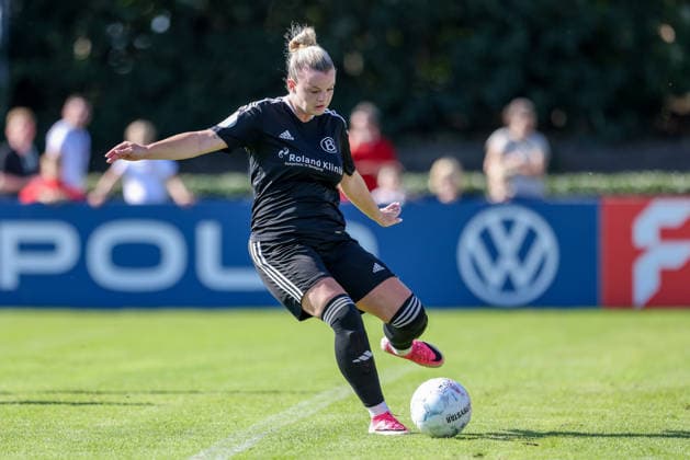 Alina Stenzel (ATS Buntentor, 8) am Ball, Freisteller, Einzelbild, Ganzkörper, Aktion, Action, Spielszene, DIE DFB-RICHTLINIEN UNTERSAGEN JEGLICHE NUTZUNG VON FOTOS ALS SEQUENZBILDER UND ODER VIDEOÄHNLICHE FOTOSTRECKEN. DFB REGULATIONS PROHIBIT ANY USE OF PHOTOGRAPHS AS IMAGE SEQUENCES AND OR QUASI-VIDEO., 27.09.2026, Bremen (Deutschland), Fussball, DFB-Pokal Frauen, ATS Buntentor - 1. FC Nürnberg