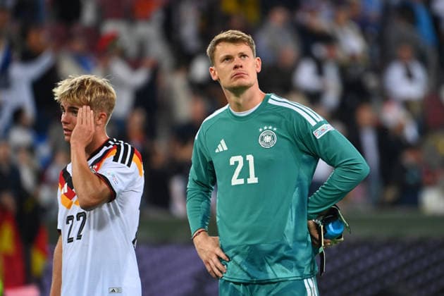 Torwart Alexander NUEBEL (GER), Hennes BEHRENS (GER), nach Spielende,Frust, enttaeuscht,frustriert,niedergeschlagen, Fussball Nations League Gruppenphase, Gruppe B, 2.Spieltag Deutschland (GER) - Griechenland (GRE) 0-1, am 27.09.2026 , WWK ARENA AUGSBURG