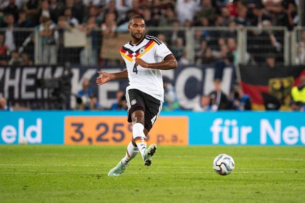 GER, Bayern, Augsburg, Fussball, Deutschland - Griechenland, in der WWK Arena, Augsburg, UEFA Nations League, 2. Spieltag, Gruppenphase 27.09.26, v.l. Jonathan Tah (Deutschland, 4), im Portrait, Einzelbild, Freisteller, portrait, headshot, single image, cutout DFL DFB regulations prohibit any use of photographs as image sequences and or quasi-video, Copyright: HMB-Media MichaelxNibel