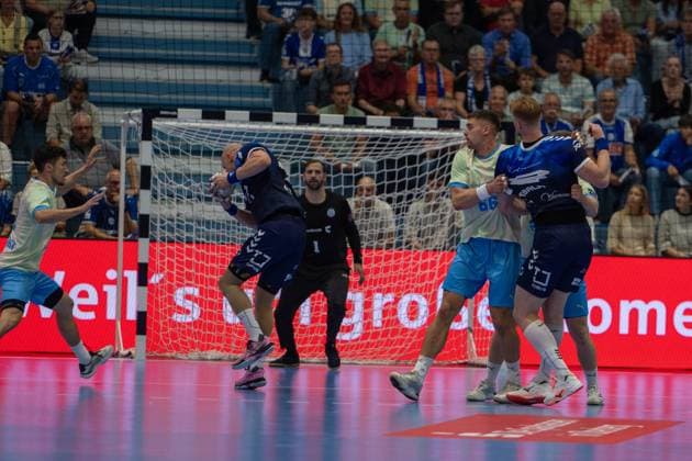 Tomasz Gebala, Rueckraum, (PGE Wybrzeze Gdansk 48), Ignacio Biosca, Torwart, (VfL Gummersbach 1), , VfL Gummersbach vs. PGE Wybrzeze Gdansk, EHF European League, Herren , 1. Spieltag, Saison 2026 2027, 29.09.2026 Gummersbach NRW Deutschland