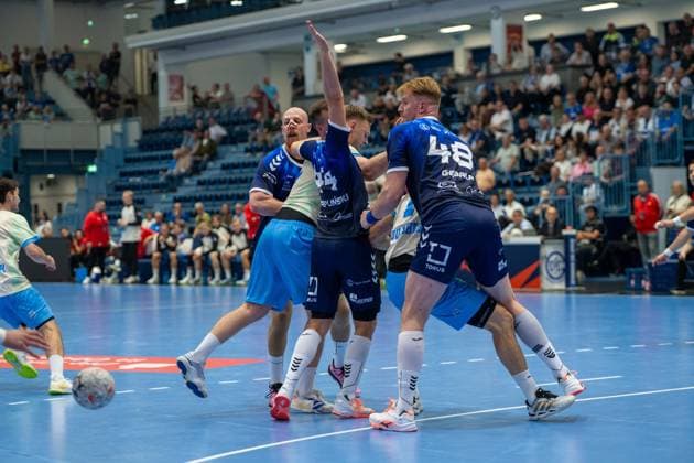 Tomasz Gebala, Rueckraum, (PGE Wybrzeze Gdansk 48), Mikolaj Czaplinski, Aussen, (PGE Wybrzeze Gdansk 44),Kristjan Horžen, Kreislaeufer, (VfL Gummersbach 27), , VfL Gummersbach vs. PGE Wybrzeze Gdansk, EHF European League, Herren , 1. Spieltag, Saison 2026 2027, 29.09.2026 Gummersbach NRW Deutschland