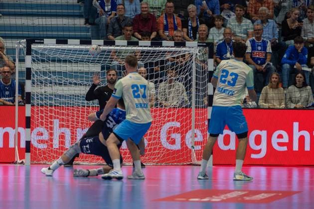 Kristjan Horžen, Kreislaeufer, (VfL Gummersbach 27), Nicola Roganovic, Rueckraum, (VfL Gummersbach 23), , VfL Gummersbach vs. PGE Wybrzeze Gdansk, EHF European League, Herren , 1. Spieltag, Saison 2026 2027, 29.09.2026 Gummersbach NRW Deutschland