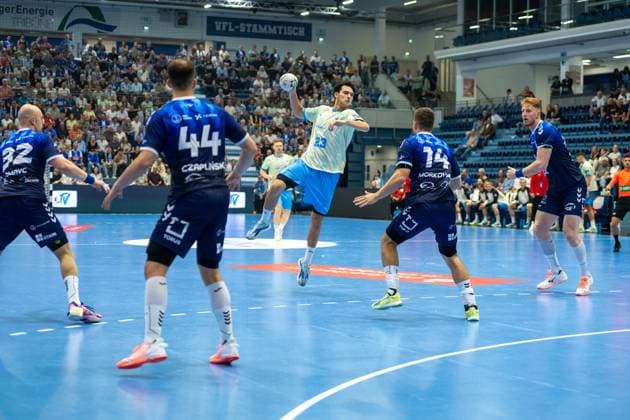 Nicola Roganovic, Rueckraum, (VfL Gummersbach 23), Lukas Morkovsky, Rueckraum, (PGE Wybrzeze Gdansk 14),Mikolaj Czaplinski, Aussen, (PGE Wybrzeze Gdansk 44),, VfL Gummersbach vs. PGE Wybrzeze Gdansk, EHF European League, Herren , 1. Spieltag, Saison 2026 2027, 29.09.2026 Gummersbach NRW Deutschland