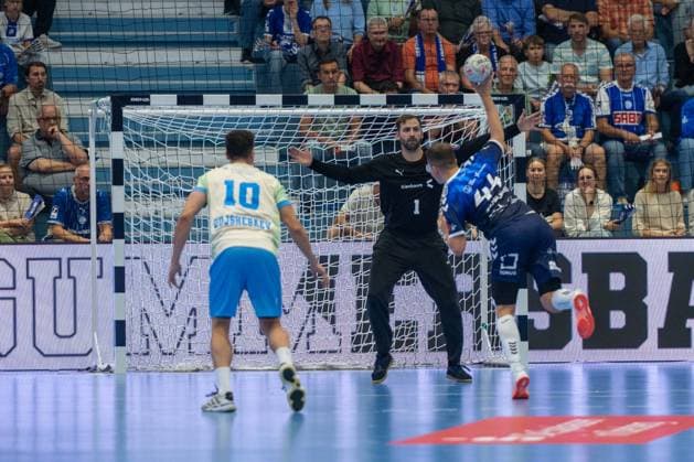 Alex Dujshebaev, Rueckraum, (VfL Gummersbach 10), Ignacio Biosca, Torwart, (VfL Gummersbach 1), Mikolaj Czaplinski, Aussen, (PGE Wybrzeze Gdansk 44),, VfL Gummersbach vs. PGE Wybrzeze Gdansk, EHF European League, Herren , 1. Spieltag, Saison 2026 2027, 29.09.2026 Gummersbach NRW Deutschland