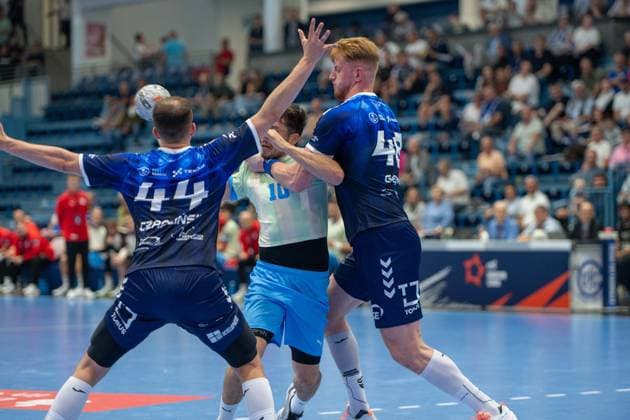 Mikolaj Czaplinski, Aussen, (PGE Wybrzeze Gdansk 44),Tomasz Gebala, Rueckraum, (PGE Wybrzeze Gdansk 48), Alex Dujshebaev, Rueckraum, (VfL Gummersbach 10), , VfL Gummersbach vs. PGE Wybrzeze Gdansk, EHF European League, Herren , 1. Spieltag, Saison 2026 2027, 29.09.2026 Gummersbach NRW Deutschland