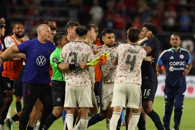 September 29, 2026, St. Louis, Missouri, USA: ST. LOUIS, MO - SEPTEMBER 29: USA MEN S national team, Nationalteam and CHILE players clash at the end of an International Friendly, Länderspiel, Nationalmannschaft at Energizer Park in St. Louis, Missouri, on September 29, 2026. St. Louis USA - ZUMAn332 20260929_zsp_n332_039 Copyright: xTaylorxNickersonx
