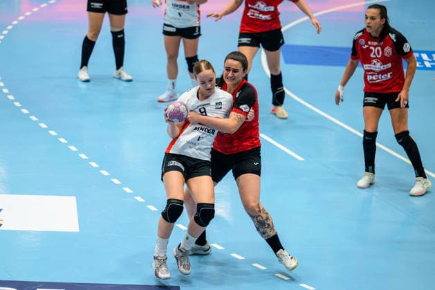 Nieke Kuehne (HSG Blomberg-Lippe, 09) wird von Marcela Arounian (Thueringer HC, 36) gestoppt. GER, Thueringer HC gegen HSG Blomberg-Lippe, Handball, DHB-Pokal, Saison 2026 2027, 2. Runde, Mittwoch, 19.00 Uhr, 30.09.2026 GER, Thueringer HC gegen HSG Blomberg-Lippe, Handball, DHB-Pokal, Saison 2026 2027, 2. Runde, Mittwoch, 19.00 Uhr, 30.09.2026 Bad Langensalza Copyright: xMartinxHerbstx