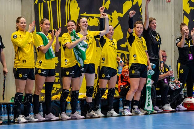 Dortmund, 30.09.2026, Handball, Damen, DHB-Pokal, 2. Runde , BVB Borussia Dortmund - SV Union Halle-Neustadt Jubel auf der Dortmunder Spielerbank v.l.n.r. Guro Nestaker (BVB, 33), Dana Bleckmann (BVB, 66), Merel Freriks (BVB, 20), Alieke van Maurik (BVB, 14), Kelly Vollebregt (BVB, 31) und Alina Grijseels (BVB, 4)