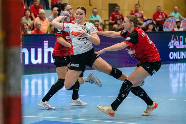 Elin Rosa Magnusdottir (HSG Blomberg-Lippe, 33), Luca Csikos (Thueringer HC, 05), Jolina Huhnstock (Thueringer HC, 45) GER, Thueringer HC gegen HSG Blomberg-Lippe, Handball, DHB-Pokal, Saison 2026 2027, 2. Runde, Mittwoch, 19.00 Uhr, 30.09.2026 GER, Thueringer HC gegen HSG Blomberg-Lippe, Handball, DHB-Pokal, Saison 2026 2027, 2. Runde, Mittwoch, 19.00 Uhr, 30.09.2026 Bad Langensalza Copyright: xMartinxHerbstx