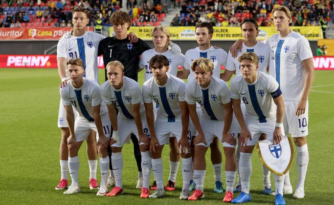 30.09.2026 Targoviste Romania-Finland Suomi European Under-21 qualifiers men s football Finland Suomi U21, U 21 team L-R above: Illari Kangasniemi,Jaaso Jantunen,Miska Ylitolva,Juho Talvitie,Arttu Lötjönen, Luka Hyryläinen Hyrylainen Down: Marius Söderbäck Soderback,Liam Möller Moller,Tomas Galvez,Pyry Mentu,Matias Siltanen :
