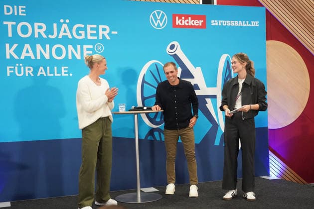 Preisverleihung der Torjägerkanone für Alle des Kicker und DFB mit Alexandra Popp und Philipp Lahm - München 01.10.2026: Deutschland vs. Serbien, UEFA Nations League, 3. Spieltag, Allianz Arena