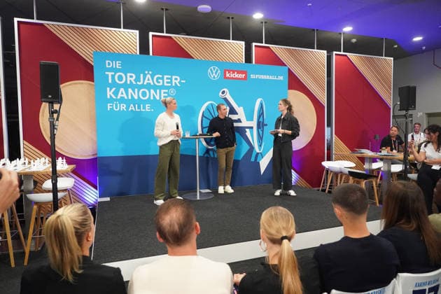Preisverleihung der Torjägerkanone für Alle des Kicker und DFB mit Alexandra Popp und Philipp Lahm - München 01.10.2026: Deutschland vs. Serbien, UEFA Nations League, 3. Spieltag, Allianz Arena