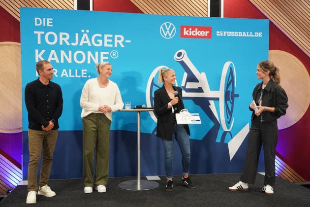 Preisverleihung der Torjägerkanone für Alle des Kicker und DFB mit Alexandra Popp und Philipp Lahm an Lyn Meyer - München 01.10.2026: Deutschland vs. Serbien, UEFA Nations League, 3. Spieltag, Allianz Arena