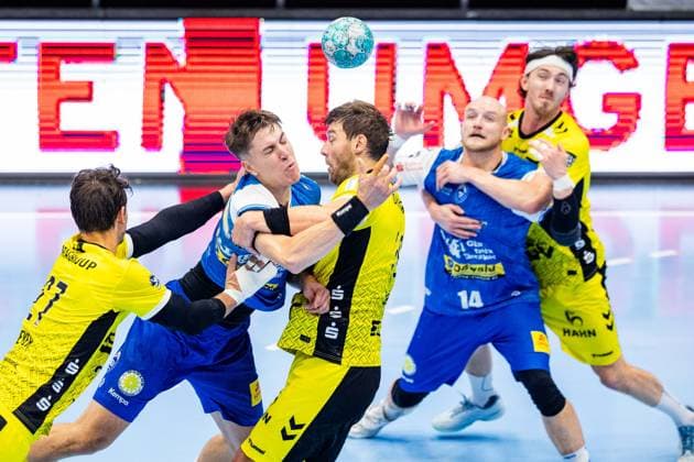01.10.2026, GER, Handball, Maenner, Saison 26 27, Opel 1.Bl, 7.Spieltag, ThSV Eisenach - TVB Stuttgart Samuel Roethlisberger (TVB Stuttgart), Malte Donker (TVB Stuttgart), Oskar Joelsson (ThSV Eisenach,3) 99817 Eisenach Werner-Assmann-Halle Am Sportp Thueringen Deutschland