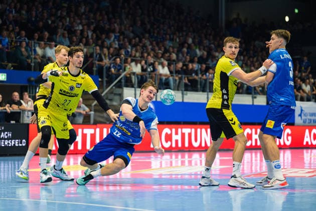 Felix Aellen (ThSV Eisenach, 22), Philipp Meyer (TVB Stuttgart, 27), Linus Schmid (TVB Stuttgart, 19), Simone Mengon (TVB Stuttgart, 15), Oskar Joelsson (ThSV Eisenach, 03) GER, ThSV Eisenach gegen TVB Stuttgart, 1. Opel Handballbundesliga, Handball, 7. Spieltag, Saison 2026 2027, 19.00 Uhr, 01.10.2026 GER, ThSV Eisenach gegen TVB Stuttgart, 1. Opel Handballbundesliga, Handball, 7. Spieltag, Saison 2026 2027, 19.00 Uhr, 01.10.2026 Eisenach Copyright: xMartinxHerbstx
