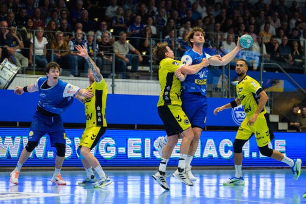 Felix Aellen (ThSV Eisenach, 22), Max Haefner (TVB Stuttgart, 03), Philipp Ahouansou (TVB Stuttgart, 05), Patrick Zieker (TVB Stuttgart, 25), Tillman Leu (ThSV Eisenach, 99) GER, ThSV Eisenach gegen TVB Stuttgart, 1. Opel Handballbundesliga, Handball, 7. Spieltag, Saison 2026 2027, 19.00 Uhr, 01.10.2026 GER, ThSV Eisenach gegen TVB Stuttgart, 1. Opel Handballbundesliga, Handball, 7. Spieltag, Saison 2026 2027, 19.00 Uhr, 01.10.2026 Eisenach Copyright: xMartinxHerbstx