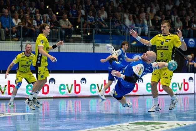 Peter Walz (ThSV Eisenach, 14), Max Haefner (TVB Stuttgart, 03), Patrick Zieker (TVB Stuttgart, 25), Simone Mengon (TVB Stuttgart, 15) GER, ThSV Eisenach gegen TVB Stuttgart, 1. Opel Handballbundesliga, Handball, 7. Spieltag, Saison 2026 2027, 19.00 Uhr, 01.10.2026 GER, ThSV Eisenach gegen TVB Stuttgart, 1. Opel Handballbundesliga, Handball, 7. Spieltag, Saison 2026 2027, 19.00 Uhr, 01.10.2026 Eisenach Copyright: xMartinxHerbstx