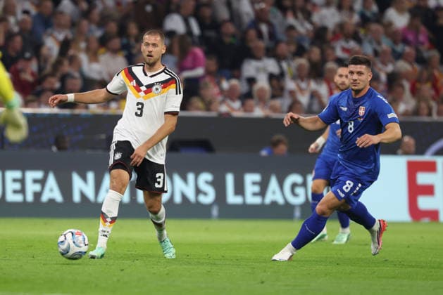 Waldemar Anton (Deutschland, 03) mit Luka Jovic (Serbien, 08), GER, Deutschland vs. Serbien, Fussball, UEFA Nations League, 3. Spieltag, Saison 2026 2027, 01.10.2026, GER, Deutschland vs. Serbien, Fussball, UEFA Nations League, 3. Spieltag, Saison 2026 2027, 01.10.2026 Muenchen Copyright: xEibner-Pressefoto JennixMaulx EP_JML