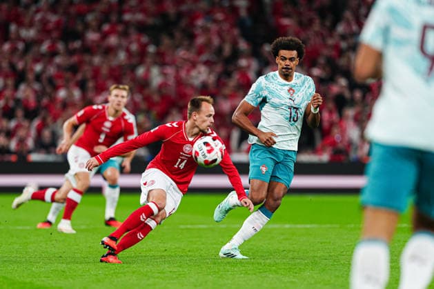 Mikkel Damsgaard (Dänemark, 14), Renato Veiga (Portugal, 13) DEN, Dänemark vs. Portugal, Fußball, UEFA Nations League A, Gruppe 4, Spieltag 03, Saison 2026 2027, 01.10.2026 DEN, Dänemark vs. Portugal, Fußball, UEFA Nations League A, Gruppe 4, Spieltag 03, Saison 2026 2027, 01.10.2026 Kopenhagen Copyright: xEibner-Pressefoto MarcelxvonxFehrnx EP_MFN