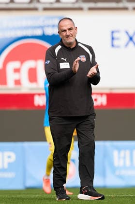 Frank Schmidt (1.FC Heidenheim, Chef-Trainer) applaudiert GER, 1. FC Heidenheim 1846 e. V. vs. FC Wuerzburger Kickers, Fussball, Freundschaftsspiele - Herren, Spielzeit 2026 2027, 02.10.2026 GER, 1. FC Heidenheim 1846 e. V. vs. FC Wuerzburger Kickers, Fussball, Freundschaftsspiele - Herren, Spielzeit 2026 2027, 02.10.2026 Heidenheim an der Brenz Copyright: xEibner-Pressefoto GeraldxOelze-dexStoppanyx EP_ODS