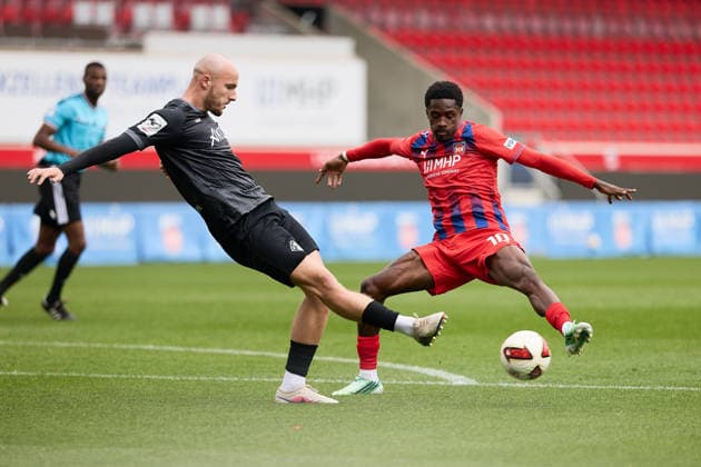Zweikampf, Duell zwischen Leo Eberle (FC Wuerzburger Kickers, 05), Christian Conteh (1.FC Heidenheim, 10) GER, 1. FC Heidenheim 1846 e. V. vs. FC Wuerzburger Kickers, Fussball, Freundschaftsspiele - Herren, Spielzeit 2026 2027, 02.10.2026 GER, 1. FC Heidenheim 1846 e. V. vs. FC Wuerzburger Kickers, Fussball, Freundschaftsspiele - Herren, Spielzeit 2026 2027, 02.10.2026 Heidenheim an der Brenz Copyright: xEibner-Pressefoto GeraldxOelze-dexStoppanyx EP_ODS