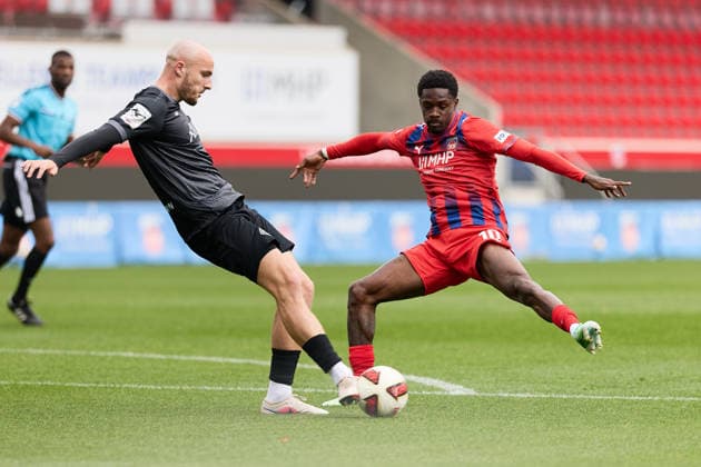 Zweikampf, Duell zwischen Leo Eberle (FC Wuerzburger Kickers, 05), Christian Conteh (1.FC Heidenheim, 10) GER, 1. FC Heidenheim 1846 e. V. vs. FC Wuerzburger Kickers, Fussball, Freundschaftsspiele - Herren, Spielzeit 2026 2027, 02.10.2026 GER, 1. FC Heidenheim 1846 e. V. vs. FC Wuerzburger Kickers, Fussball, Freundschaftsspiele - Herren, Spielzeit 2026 2027, 02.10.2026 Heidenheim an der Brenz Copyright: xEibner-Pressefoto GeraldxOelze-dexStoppanyx EP_ODS
