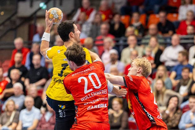 (L-R) Nejc Planinsek (HSC 2000 Coburg, 17), Finn Wullenweber (TuS N-Luebbecke, 20), Henri Pabst (TuS N-Luebbecke, 25) GER, TuS N-Luebbecke vs. HSC 2000 Coburg, Handball, 2. Bundesliga, 6. Spieltag, Spielzeit 2026 2027, 02.10.2026 GER, TuS N-Luebbecke vs. HSC 2000 Coburg, Handball, 2. Bundesliga, 6. Spieltag, Spielzeit 2026 2027, 02.10.2026 Luebbecke Copyright: xEibner-Pressefoto JanxRollingerx EP_JSK