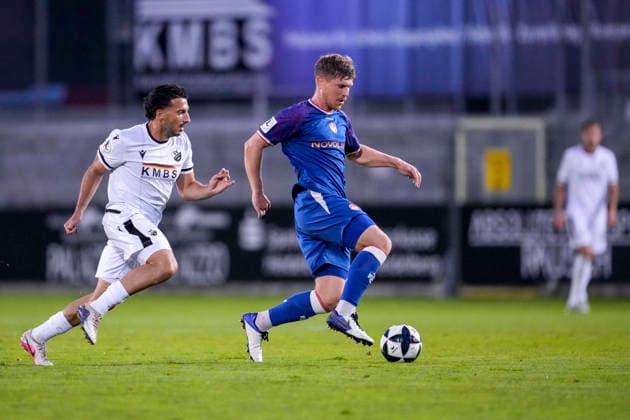v.li.: Arianit Ferati (SVS, 47), Denis Linsmayer (FCK, 6), Aktion, Action, Spielszene, 02.10.2026, Sandhausen (Deutschland), Fussball, Regionalliga Südwest, SV Sandhausen - 1. FC Kaiserslautern II
