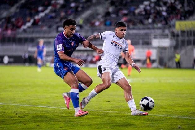 v.li.: Nassim El Ouarti (FCK, 33), Seyhan Yigit (SVS, 22), Zweikampf, Spielszene, Duell, duel, tackle, tackling, Dynamik, Action, Aktion, 02.10.2026, Sandhausen (Deutschland), Fussball, Regionalliga Südwest, SV Sandhausen - 1. FC Kaiserslautern II