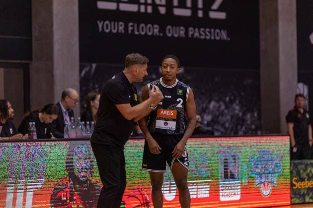 CJ Hines (Kreisbau Kirchheim Knights, 02) und Igor Perovic GER, OrangeAcademy vs. Kreisbau Kirchheim Knights, Barmer 2. Basketball Bundesliga, 2. Spieltag, Saison 2026 2027, 02.10.2026 GER, OrangeAcademy vs. Kreisbau Kirchheim Knights, Barmer 2. Basketball Bundesliga, 2. Spieltag, Saison 2026 2027, 02.10.2026 Neu-Ulm Copyright: xEibner-Pressefoto NinaxSanderx EP_NSR