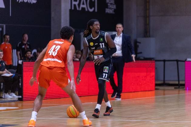 Lucas Fischer (OrangeAcademy, 43) Tyrel Morgan (Kreisbau Kirchheim Knights, 11) GER, OrangeAcademy vs. Kreisbau Kirchheim Knights, Barmer 2. Basketball Bundesliga, 2. Spieltag, Saison 2026 2027, 02.10.2026 GER, OrangeAcademy vs. Kreisbau Kirchheim Knights, Barmer 2. Basketball Bundesliga, 2. Spieltag, Saison 2026 2027, 02.10.2026 Neu-Ulm Copyright: xEibner-Pressefoto NinaxSanderx EP_NSR