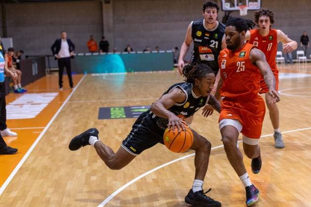 CJ Hines (Kreisbau Kirchheim Knights, 02) Nico Brezel (Kreisbau Kirchheim Knights, 21) CJ Anthony Jr (OrangeAcademy, 25) Tobias Rainer Holbach (OrangeAcademy, 17) GER, OrangeAcademy vs. Kreisbau Kirchheim Knights, Barmer 2. Basketball Bundesliga, 2. Spieltag, Saison 2026 2027, 02.10.2026 GER, OrangeAcademy vs. Kreisbau Kirchheim Knights, Barmer 2. Basketball Bundesliga, 2. Spieltag, Saison 2026 2027, 02.10.2026 Neu-Ulm Copyright: xEibner-Pressefoto NinaxSanderx EP_NSR