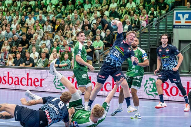 OPEL Handball Bundesliga; HSG Wetzlar - Rhein-Neckar-Löwen, 02.10.26 Haukur Prastarson (Rhein-Neckar Löwen, 25), Edwin Aspenbäck (Rhein-Neckar Löwen, 78), Josip Simic (HSG Wetzlar, 10), Cyrill Akakpo (HSG Wetzlar, 20), Georg Löwen ((HSG Wetzlar, 33) OPEL Handball Bundesliga; HSG Wetzlar - Rhein-Neckar-Löwen: Wetzlar, 02.10.26 Copyright: xBEAUTIFULxSPORTS Roeczeyx