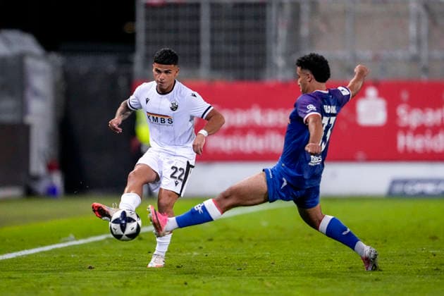 v.li.: Seyhan Yigit (SVS, 22), Nassim El Ouarti (FCK, 33), Zweikampf, Spielszene, Duell, duel, tackle, tackling, Dynamik, Action, Aktion, 02.10.2026, Sandhausen (Deutschland), Fussball, Regionalliga Südwest, SV Sandhausen - 1. FC Kaiserslautern II