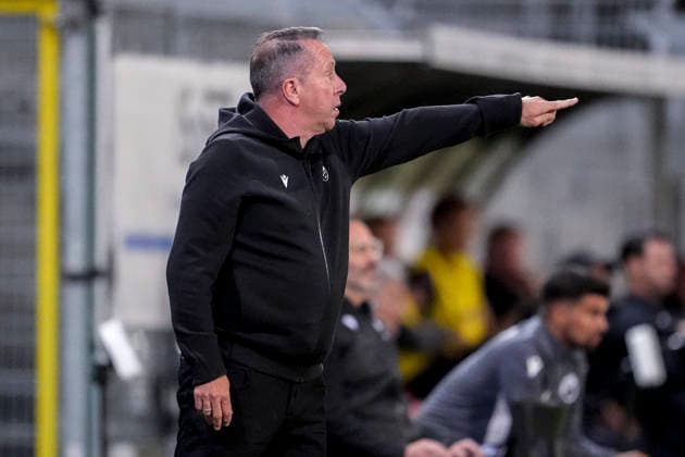 Markus Kauczinski (Trainer, Cheftrainer, SVS), gibt Anweisungen, gestikuliert, mit den Armen gestikulieren, Einzelbild, Einzelfoto, Aktion, Action, 02.10.2026, Sandhausen (Deutschland), Fussball, Regionalliga Südwest, SV Sandhausen - 1. FC Kaiserslautern II