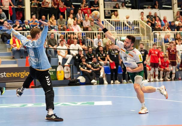 Lukas Binder (SC DHfK Leipzig, 11) shoots the ball against Lukas Diedrich (TuSEM Essen, 16) GER, EPG Baskets Koblenz vs Medikamente per Klick Bayreuth, Barmer 2. Basketball Bundesliga, ProA, 1. Spieltag, Saison 2026-27, EPG Arena, Koblenz, 27.09.2026 EPG Baskets Koblenz vs Medikamente per Klick Bayreuth, ProA, 1. Spieltag, Saison 2026-27, 27.09.2026 Koblenz Copyright: xEibner-Pressefoto ScottxColemanx EP_SCN
