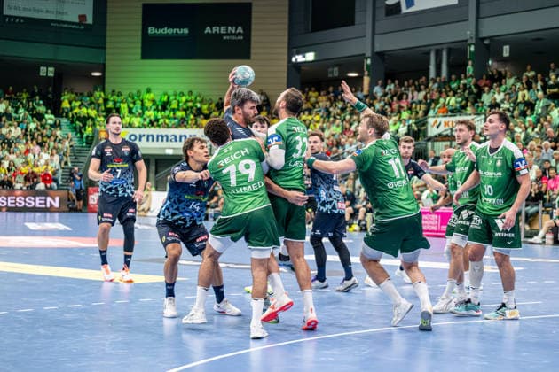 OPEL Handball Bundesliga; HSG Wetzlar - Rhein-Neckar-Löwen, 02.10.26 Jacob Arenth Lassen (Rhein-Neckar Löwen, 9), Gino Steenaerts (Rhein-Neckar Löwen, 14), Ahmed Nafea (HSG Wetzlar, 79), Nikolaj Laesoe (HSG Wetzlar, 32), Petter Oeverby (HSG Wetzlar, 11) OPEL Handball Bundesliga; HSG Wetzlar - Rhein-Neckar-Löwen: Wetzlar, 02.10.26 Copyright: xBEAUTIFULxSPORTS Roeczeyx