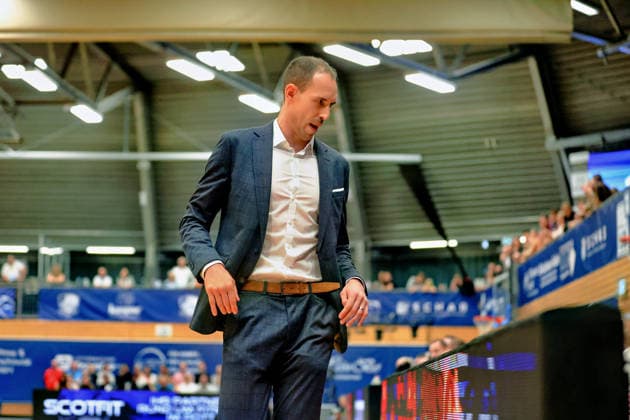 GER, VfL SparkassenStars Bochum vs. Eisbaeren Bremerhaven, Basketball, ProA, 2. Spieltag, Spielzeit 2026 2027, 02.10.2026.Ferried Naciri (Head-Coach Eisbaeren Bremerhaven) GER, VfL SparkassenStars Bochum vs. Eisbaeren Bremerhaven, Basketball, ProA, 2. Spieltag, Spielzeit 2026 2027, 02.10.2026 VfL SparkassenStars Bochum Copyright: xEibner-Pressefoto JavadxMohammadpourx EP_JMR