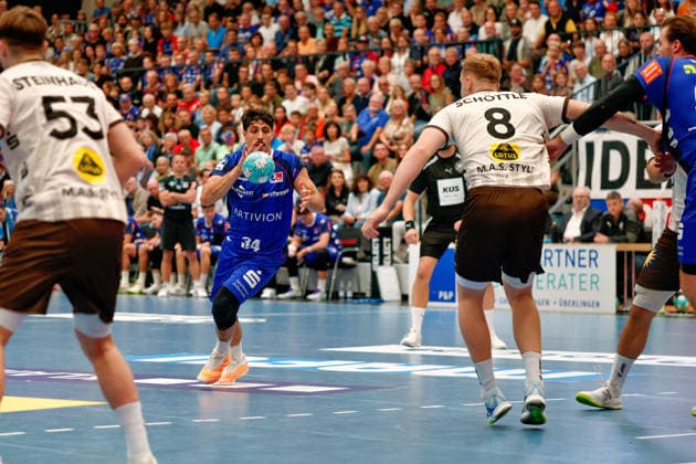 Yonatan Dayan (HBW Balingen-Weilstetten, 34) und Nico Schoettle (Bergischer HC, 08), GER, HBW Balingen-Weilstetten vs. Bergischer HC, Handball, Opel Handball-Bundesliga, 7. Spieltag, Spielzeit 2026 2027, 02.10.2026 GER, HBW Balingen-Weilstetten vs. Bergischer HC, Handball, Opel Handball-Bundesliga, 7. Spieltag, Spielzeit 2026 2027, 02.10.2026 Balingen Copyright: xEibner-Pressefoto KirstenxJaegerx