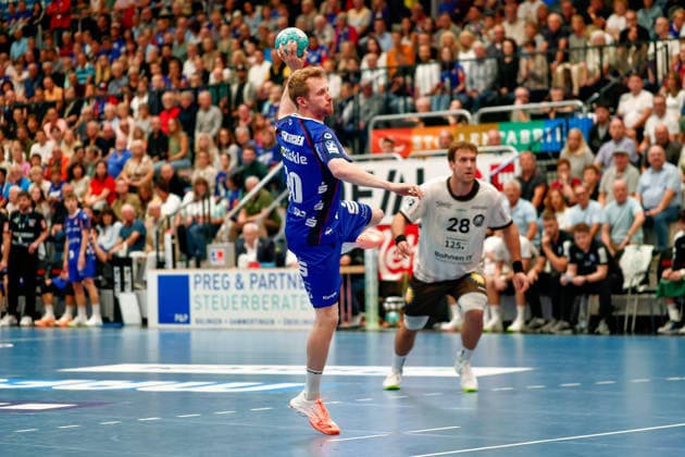 Freiwurf, Torchance, wirft auf das Tor, zielt auf das Tor Sascha Pfattheicher (HBW Balingen-Weilstetten, 30) , GER, HBW Balingen-Weilstetten vs. Bergischer HC, Handball, Opel Handball-Bundesliga, 7. Spieltag, Spielzeit 2026 2027, 02.10.2026 GER, HBW Balingen-Weilstetten vs. Bergischer HC, Handball, Opel Handball-Bundesliga, 7. Spieltag, Spielzeit 2026 2027, 02.10.2026 Balingen Copyright: xEibner-Pressefoto KirstenxJaegerx