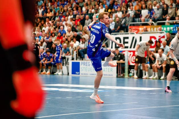 Sascha Pfattheicher (HBW Balingen-Weilstetten, 30) beim 7m, GER, HBW Balingen-Weilstetten vs. Bergischer HC, Handball, Opel Handball-Bundesliga, 7. Spieltag, Spielzeit 2026 2027, 02.10.2026 GER, HBW Balingen-Weilstetten vs. Bergischer HC, Handball, Opel Handball-Bundesliga, 7. Spieltag, Spielzeit 2026 2027, 02.10.2026 Balingen Copyright: xEibner-Pressefoto KirstenxJaegerx