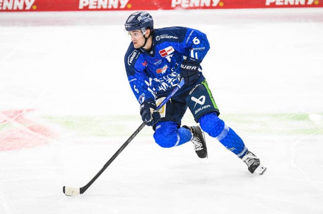 Straubing Tigers vs. Pinguins Bremerhaven, Eishockey, Deutsche Eishockey Liga, Penny DEL, 5.Spieltag, Saison 2026 2027, 02.10.2026 Alex Green (Straubing Tigers), Eishockey Herren, Deutsche Eishockey Liga, Penny DEL, 5.Spieltag, Saison 2026 2027 am 02.10.2026 im Eisstadion am Pulverturm, Straubing Tigers (blau) gegen Pinguins Bremerhaven (weiss)