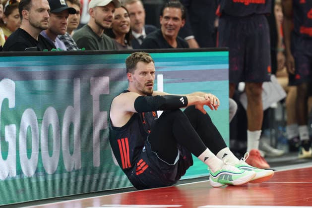 Andreas Obst (FC Bayern Basketball, 13) sitzt am Boden, GER, FC Bayern Basketball vs. Partizan Mozzart Bet Belgrad, Basketball, Euroleague, 3. Spieltag, Saison 2026 2027, 02.10.2026, GER, FC Bayern Basketball vs. Partizan Mozzart Bet Belgrad, Basketball, Euroleague, 3. Spieltag, Saison 2026 2027, 02.10.2026 Muenchen Copyright: xEibner-Pressefoto JennixMaulx EP_JML