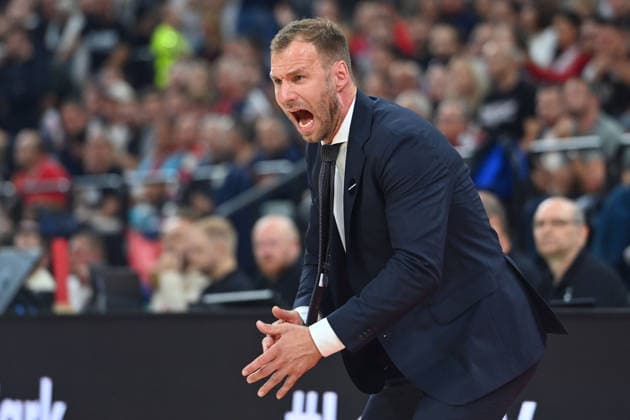 Trainer Anton GAVEL (FCB), Gestik,gibt Anweisungen, Einzelbild,angeschnittenes Einzelmotiv,Halbfigur,halbe Figur, Basketball Euro League,Saison 2026 2027, FC Bayern Muenchen - Partizan Belgrad am 02.10.2026 , S A P G A R D EN