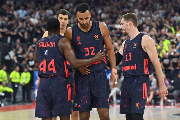 v.li:Kamar BALDWIN (FCB), VLADIMIR LUCIC (FCB), Johannes THIEMANN (FCB), Andreas OBST (FCB), Enttaeuschung,Frust, enttaeuscht,frustriert,niedergeschlagen, Basketball Euro League,Saison 2026 2027, FC Bayern Muenchen - Partizan Belgrad am 02.10.2026 , S A P G A R D EN