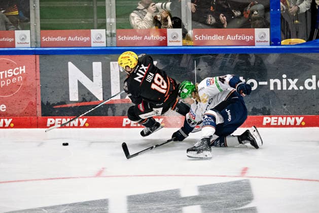 Eric Uba (Loewen Frankfurt, 18) GER, Loewen Frankfurt vs. Eisbaeren Berlin, Eishockey, PENNY DEL, 5. Spieltag, Spielzeit 2026 2027, 02.10.2026 GER, Loewen Frankfurt vs. Eisbaeren Berlin, Eishockey, PENNY DEL, 5. Spieltag, Spielzeit 2026 2027, 02.10.2026 Frankfurt am Main Copyright: xEibner-Pressefoto AttilaxZigax EP_AZA